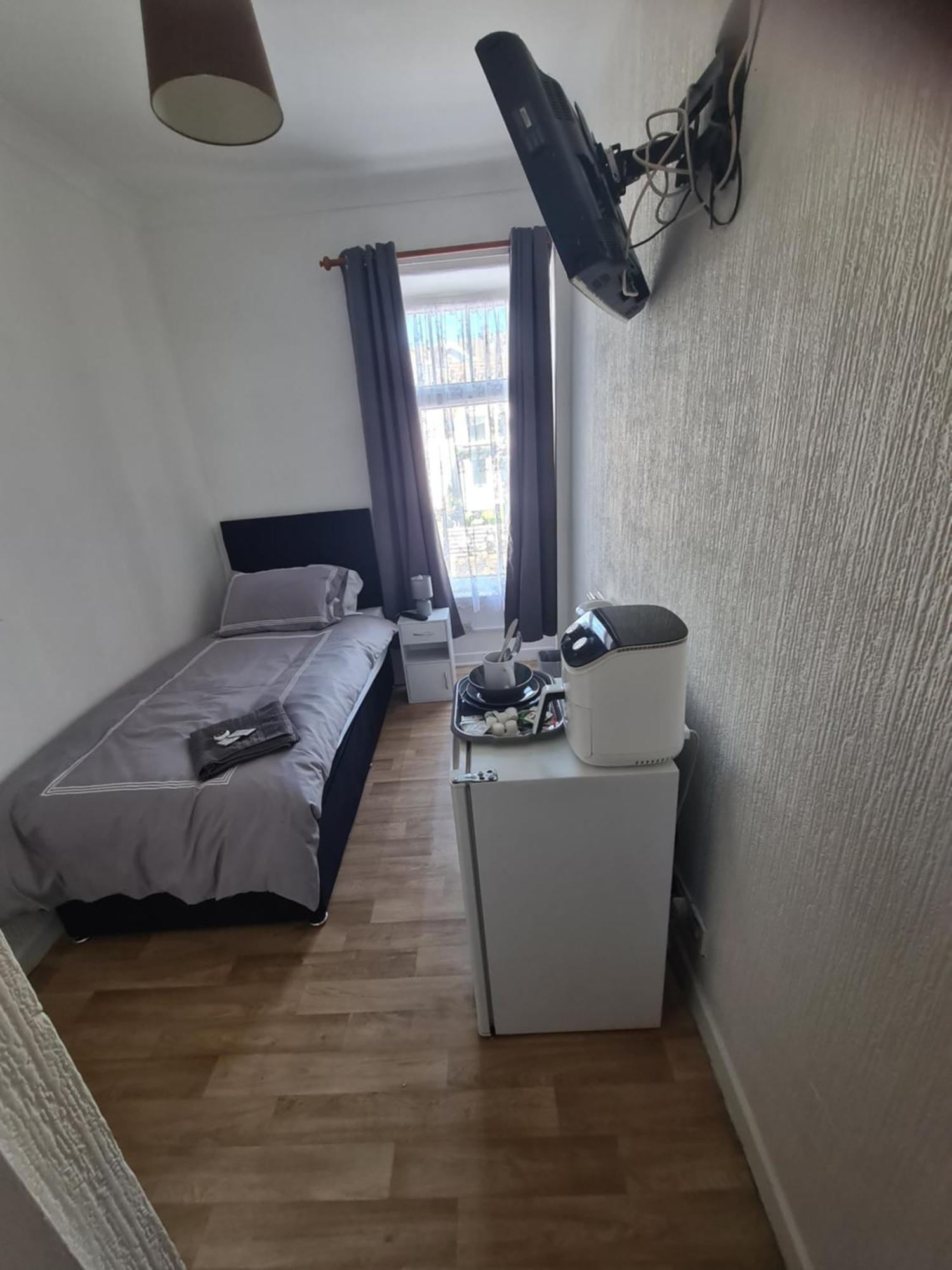 Tredegar Arms Budget Guesthouse For Walkers/Cyclists/Contractors/Traveler Merthyr Tydfil Extérieur photo
