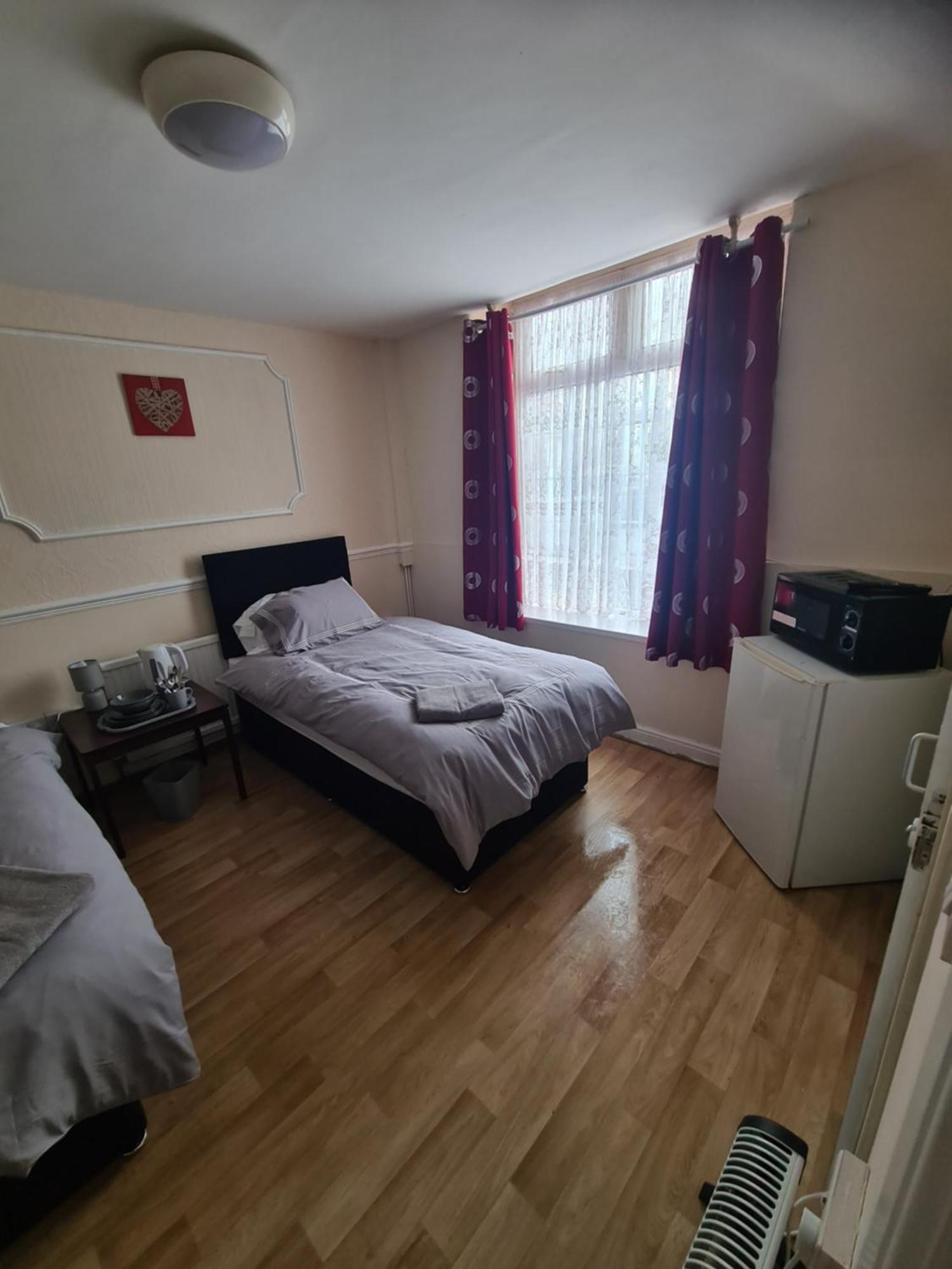Tredegar Arms Budget Guesthouse For Walkers/Cyclists/Contractors/Traveler Merthyr Tydfil Extérieur photo